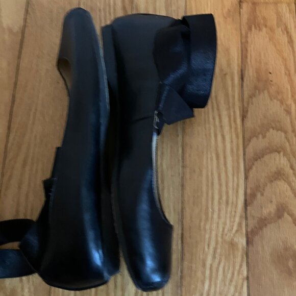 Mandalaye Elastic Criss-Cross Ankle Strap Ballet Flats - Picture 4 of 6